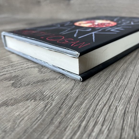 Things We Say in the Dark by Kirsty Logan Hard Cover 2019 - Picture 5 of 10